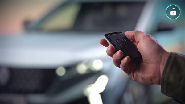 carte Renault mains libres et l'ouverture du coffre - Espace full hybrid E-Tech - Renault