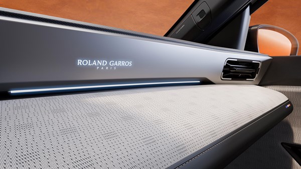 Renault 4 E-Tech électrique Roland-Garros-planche-de-bord