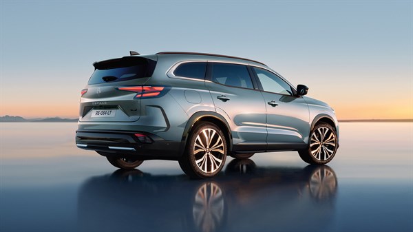 arrière harmonieux et raffiné - Renault Espace full hybrid E-Tech